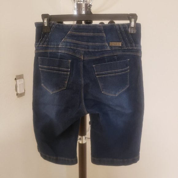 Shorts Jean - Picture 3 of 3